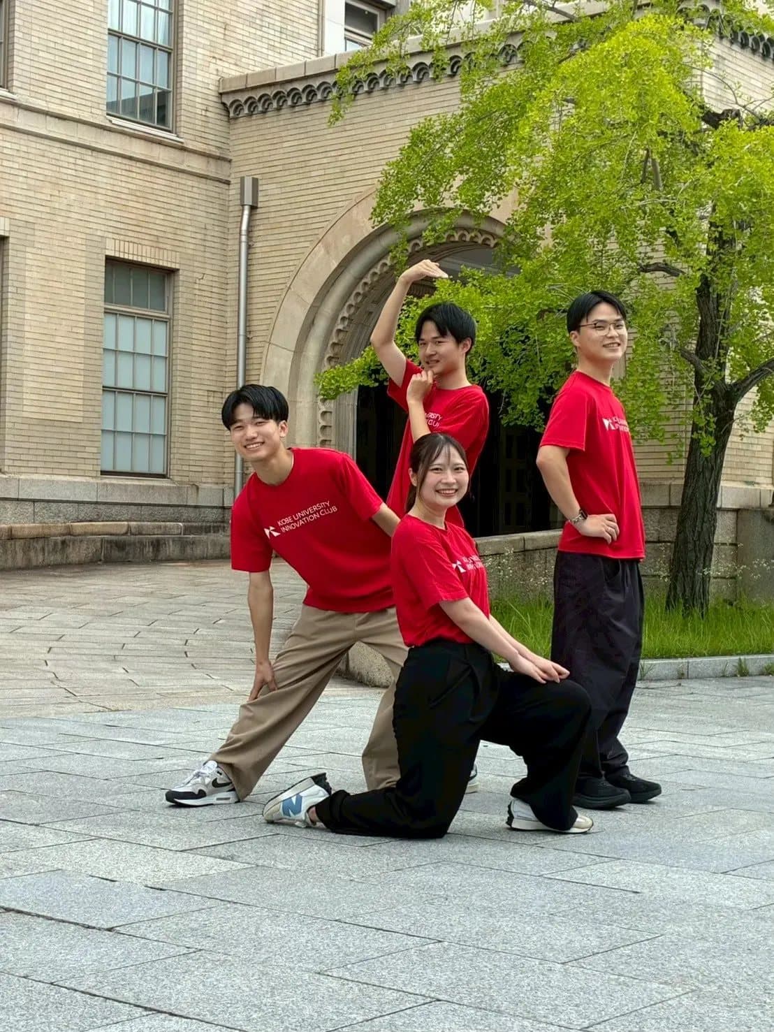 プラストラクラブの学生メンバー4人